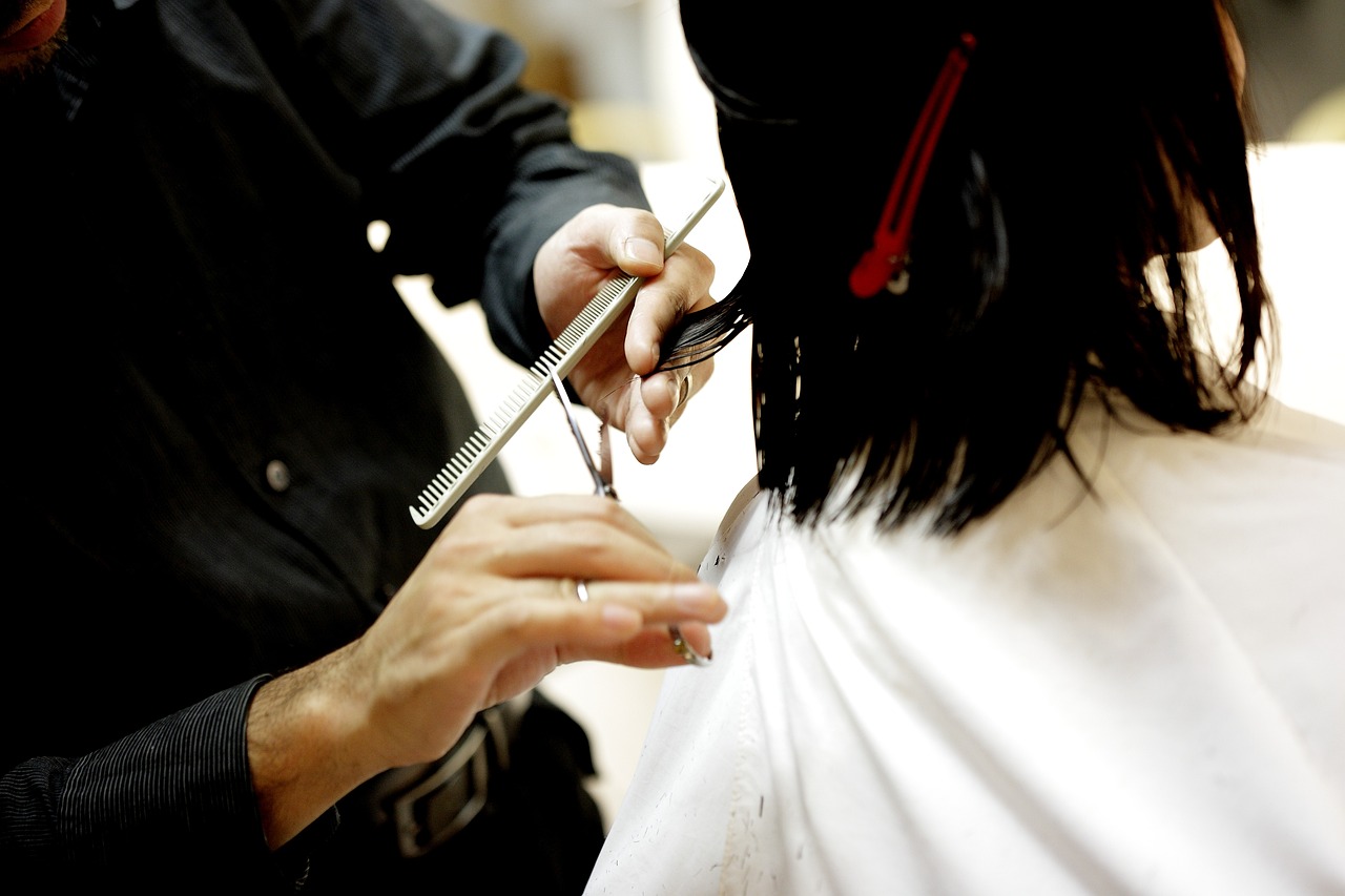 Strzyżenie włosów w salonie fryzjerskim Piotrków Trybunalski